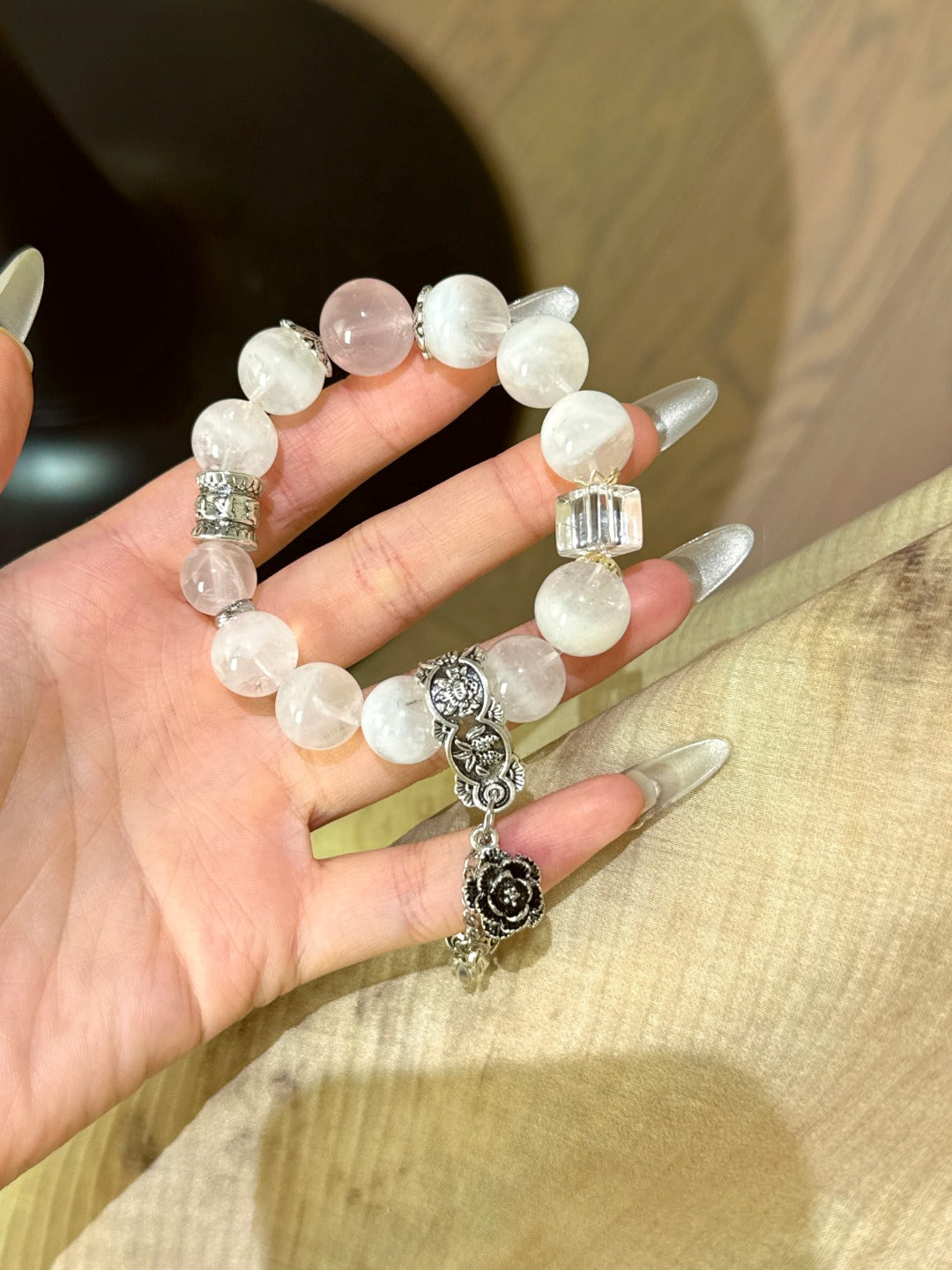 ▫️▪️ White pink crystal white water sugar cube bracelet